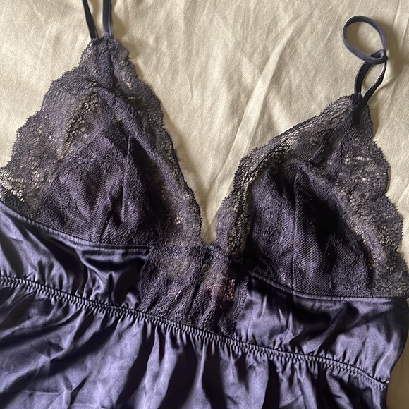 Victoria Secret Camisole. Size S. - Picture 3 of 4
